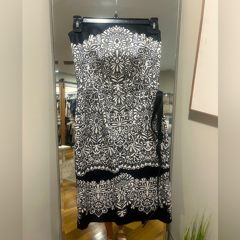 White House Black Market size 0 strapless black and white dress.